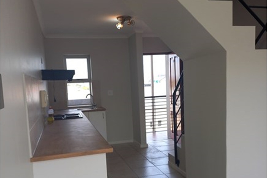 To Let 2 Bedroom Property for Rent in Uitzicht Western Cape